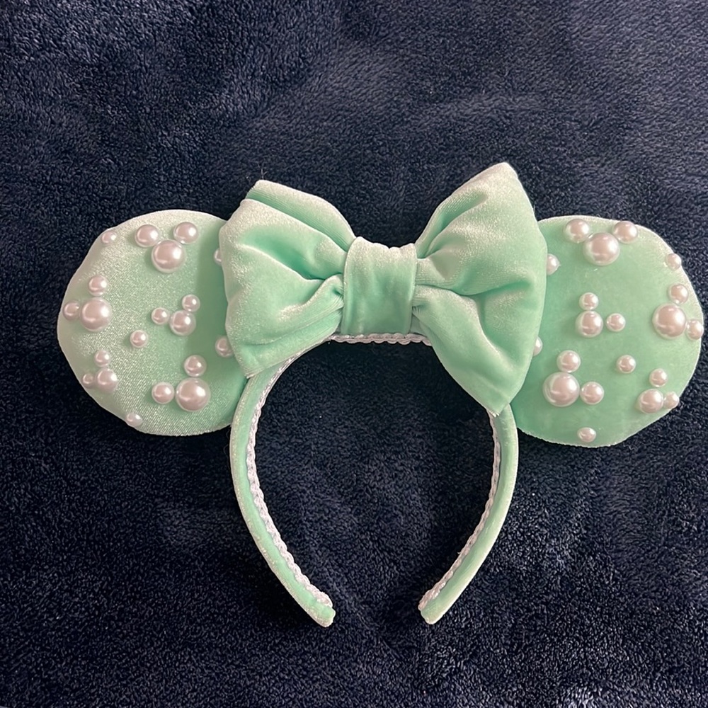 Tiana ears mint